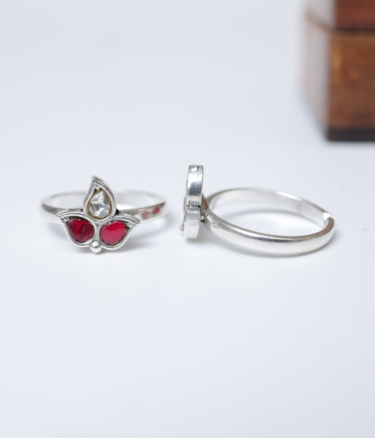Red Stone Floral 92.5 Silver Toe Ring