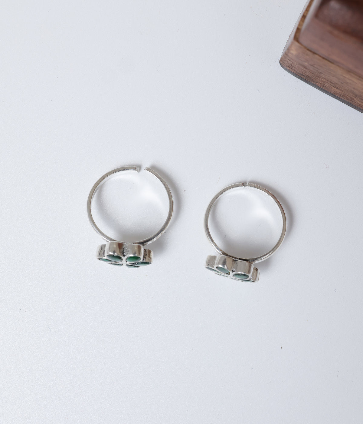Green Floral 92.5 Silver Toe Ring