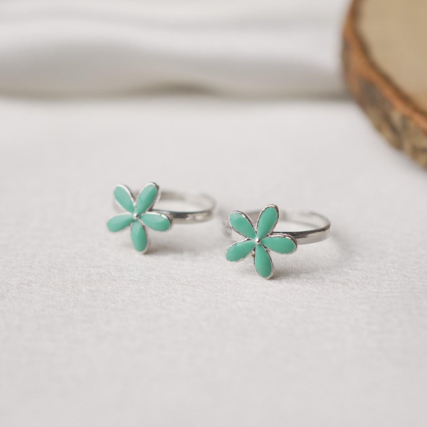 Mint Flower 92.5 Sterling Silver Toe Ring.