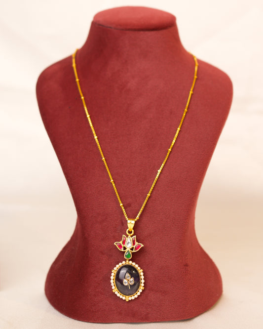 Gold-Plated Lotus Kundan Pendant Necklace with Pearls.
