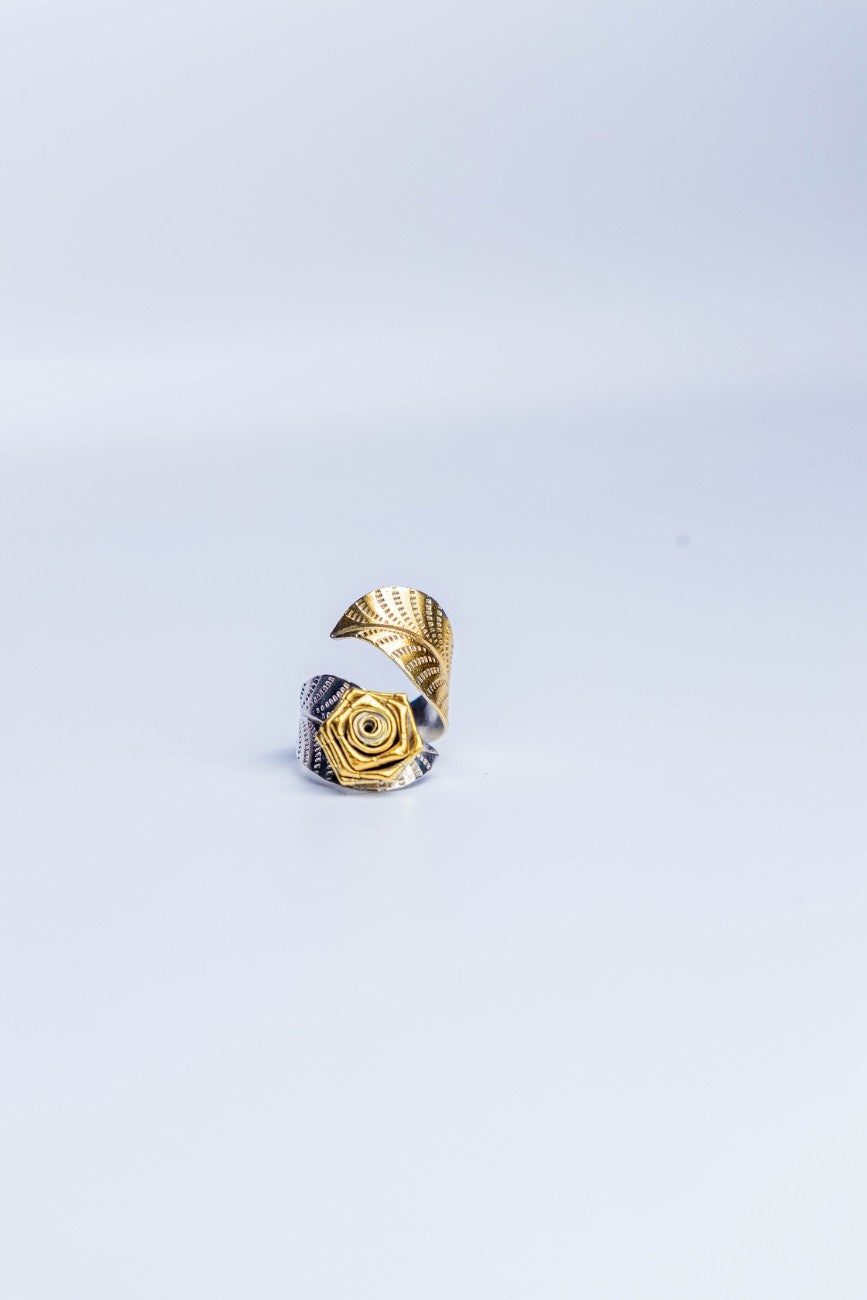 92.5 Sterling Silver Adjustable Floral Ring.