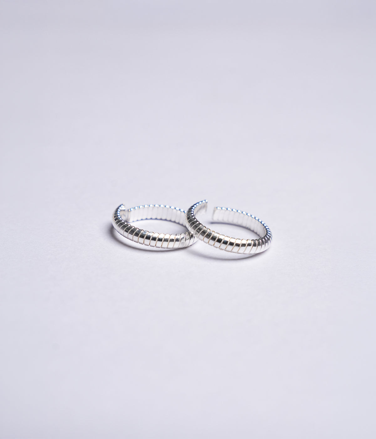 92.5 sterling silver toe ring with ribbed textured design and polished finish.