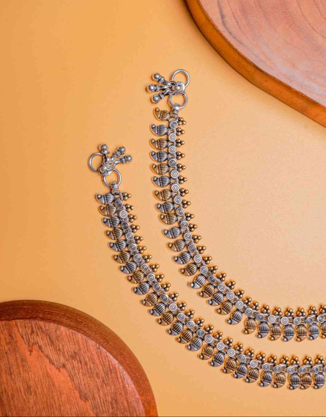 Antique Oxidised Silver Anklet with Dual-Tone Temple Design.