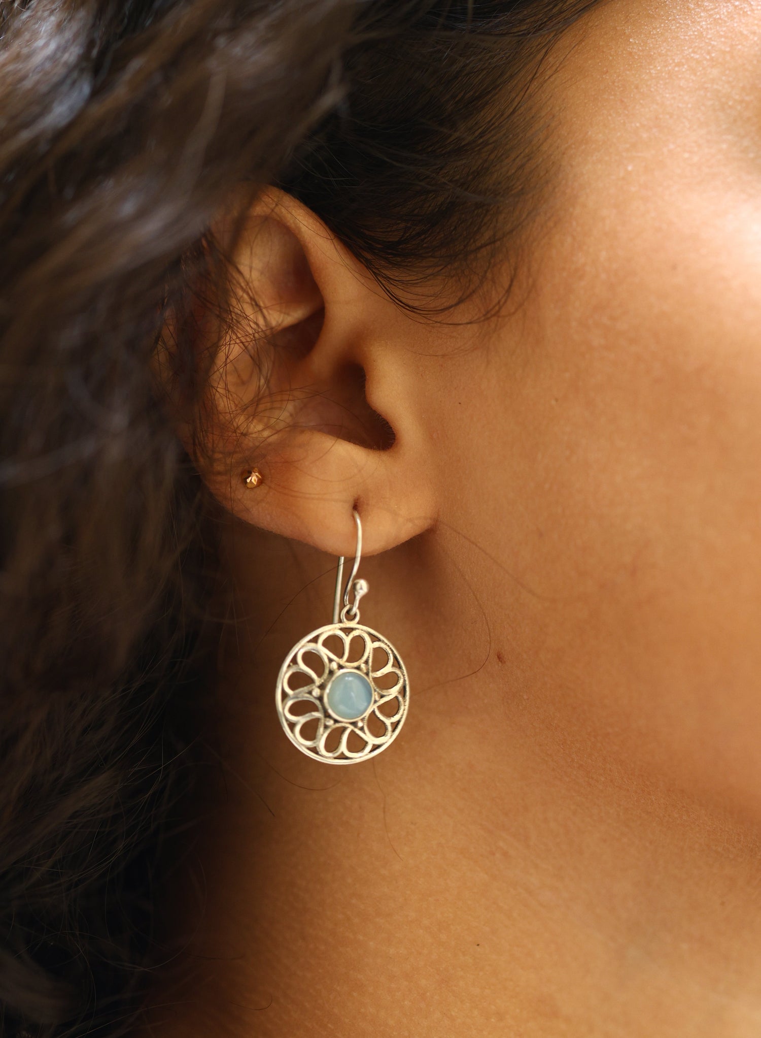 Handcrafted sterling silver filigree earring with a round Amazonite gemstone.