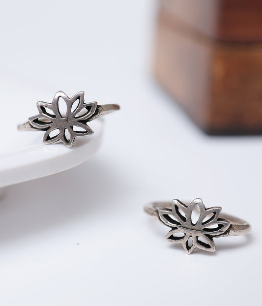 Lotus Bloom 92.5 Silver Toe Ring