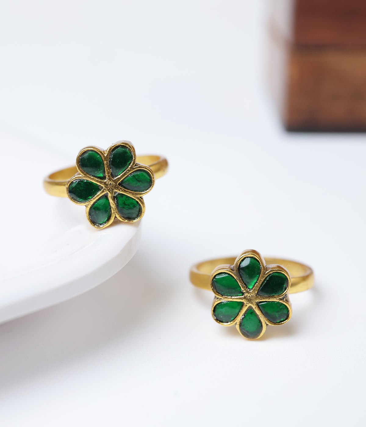 Gold-plated 92.5 silver toe ring with four green stone floral petals.